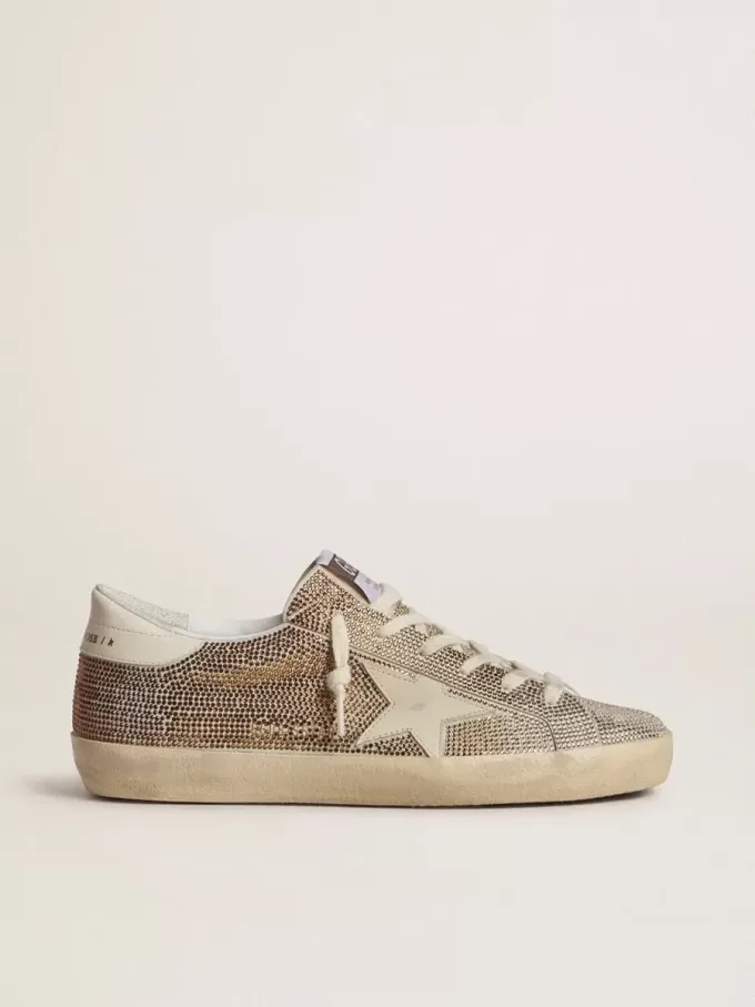 Super-Star en ante beige y cristales multicolores con estrella y lengüeta del talón en piel color crema Super-Star en ante beige y cristales multicolores con estrella y lengüeta del talón en piel color crema