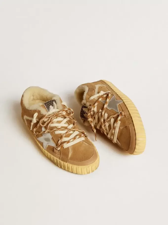 Super-Star en ante beige y piel de oveja con estrella de cuero metalizado Super-Star en ante beige y piel de oveja con estrella de cuero metalizado