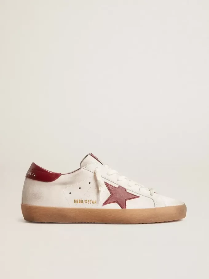 Super-Star en ante blanco con estrella y lengüeta del talón en piel burdeos