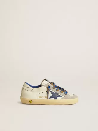 Super-Star Junior con estrella de piel azul e inserciones de ante gris hielo Super-Star Junior con estrella de piel azul e inserciones de ante gris hielo