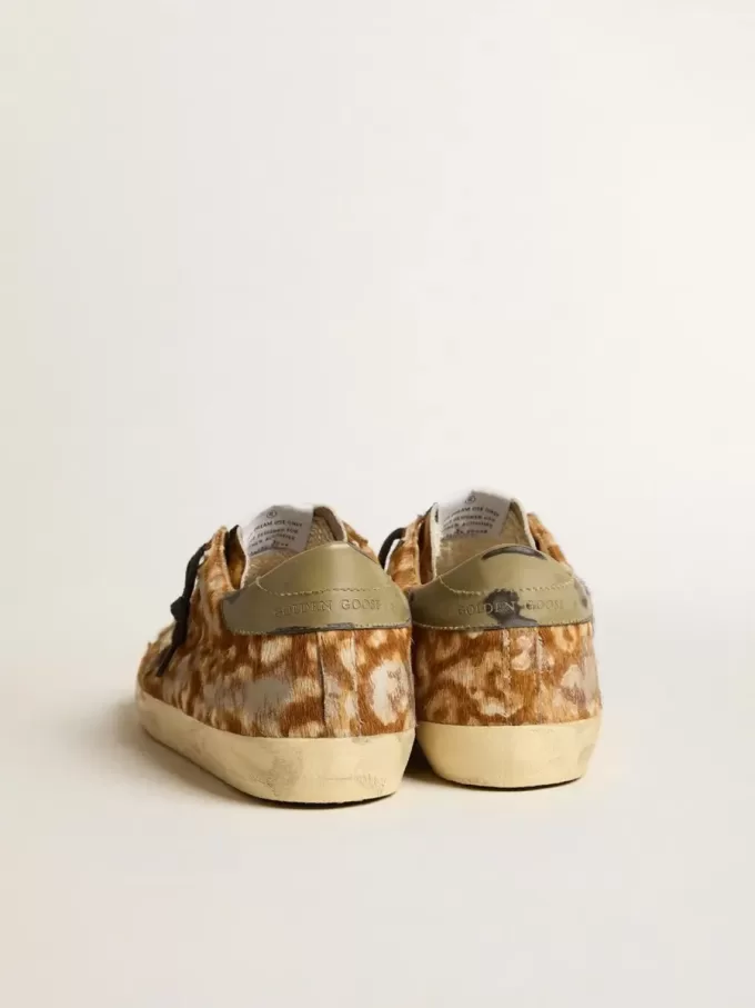 Super-Star LAB para hombre en piel de potro con estampado de leopardo, estrella dorada y lengüeta gris en el talón Super-Star LAB para hombre en piel de potro con estampado de leopardo, estrella dorada y lengüeta gris en el talón