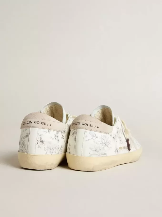 Super-Star LTD CNY para hombre en piel blanca con letras en la parte superior Super-Star LTD CNY para hombre en piel blanca con letras en la parte superior
