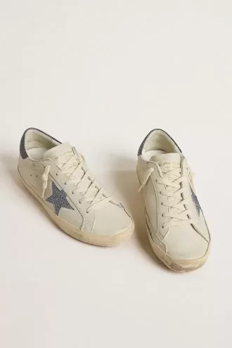 Super-Star LTD con estrella de cuero color crema con cristales Swarovski y lengüeta del talón de cuero azul con estampado de lagarto Super-Star LTD con estrella de cuero color crema con cristales Swarovski y lengüeta del talón de cuero azul con estampado de lagarto
