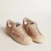 Super-Star LTD en nubuck rosa con estrella perforada y lengüeta de cuero en el talón Super-Star LTD en nubuck rosa con estrella perforada y lengüeta de cuero en el talón