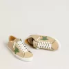 Super-Star LTD en piel beige con estrella de ante verde y lengüeta del talón en piel plateada metalizada Super-Star LTD en piel beige con estrella de ante verde y lengüeta del talón en piel plateada metalizada