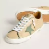 Super-Star LTD en piel beige con estrella de ante verde y lengüeta del talón en piel plateada metalizada Super-Star LTD en piel beige con estrella de ante verde y lengüeta del talón en piel plateada metalizada