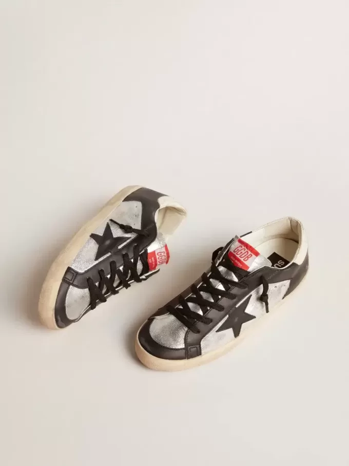 Super-Star LTD en piel metalizada con estrella e inserciones de piel negra Super-Star LTD en piel metalizada con estrella e inserciones de piel negra
