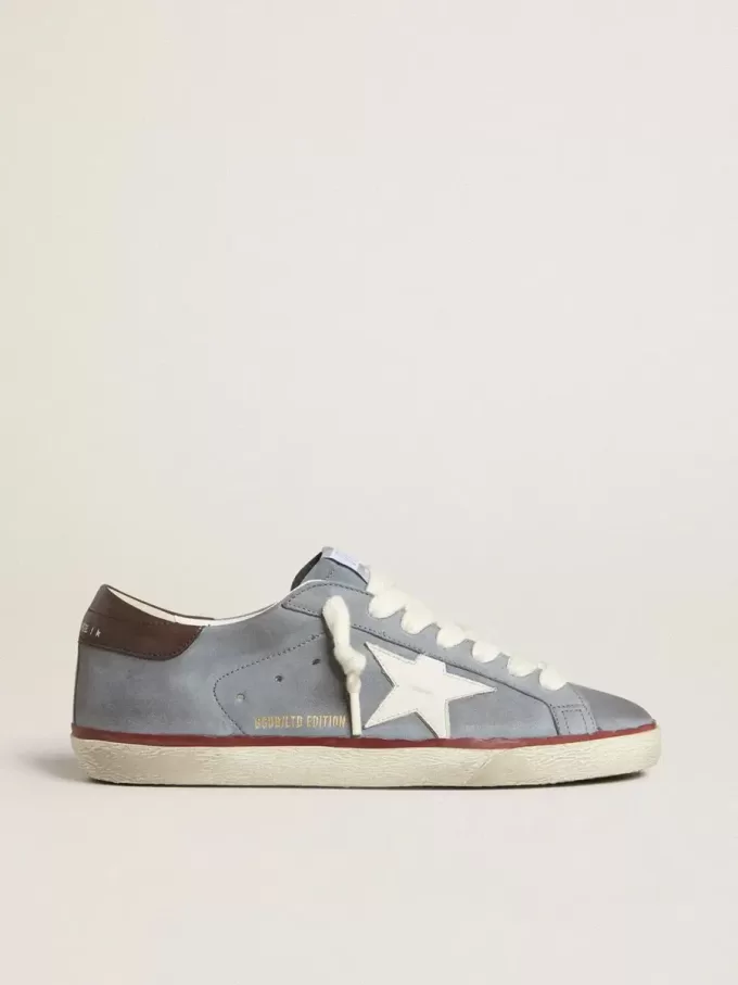 Super-Star LTD en piel nobuk azul claro con estrella de piel blanca y lengüeta del talón de piel marrón Super-Star LTD en piel nobuk azul claro con estrella de piel blanca y lengüeta del talón de piel marrón