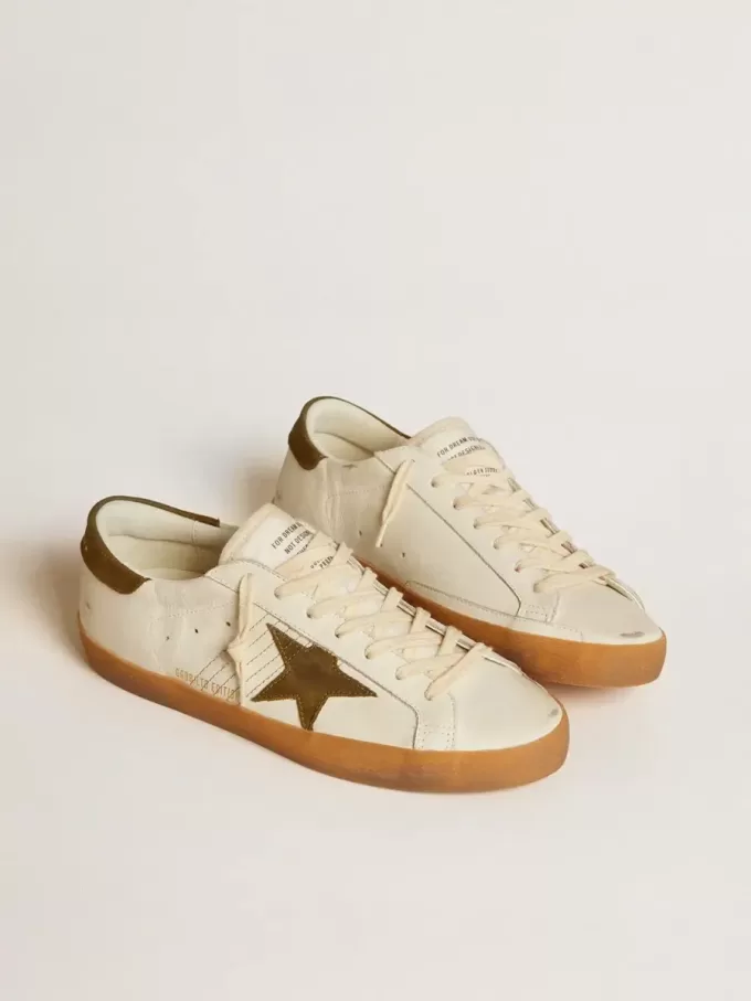 Super-Star LTD para hombre con estrella y lengüeta en el talón de nubuck verde militar