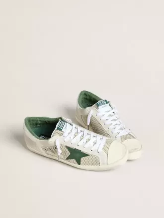Super-Star LTD para hombre en ante blanco y malla con estrella de piel verde y lengüeta plateada en el talón Super-Star LTD para hombre en ante blanco y malla con estrella de piel verde y lengüeta plateada en el talón