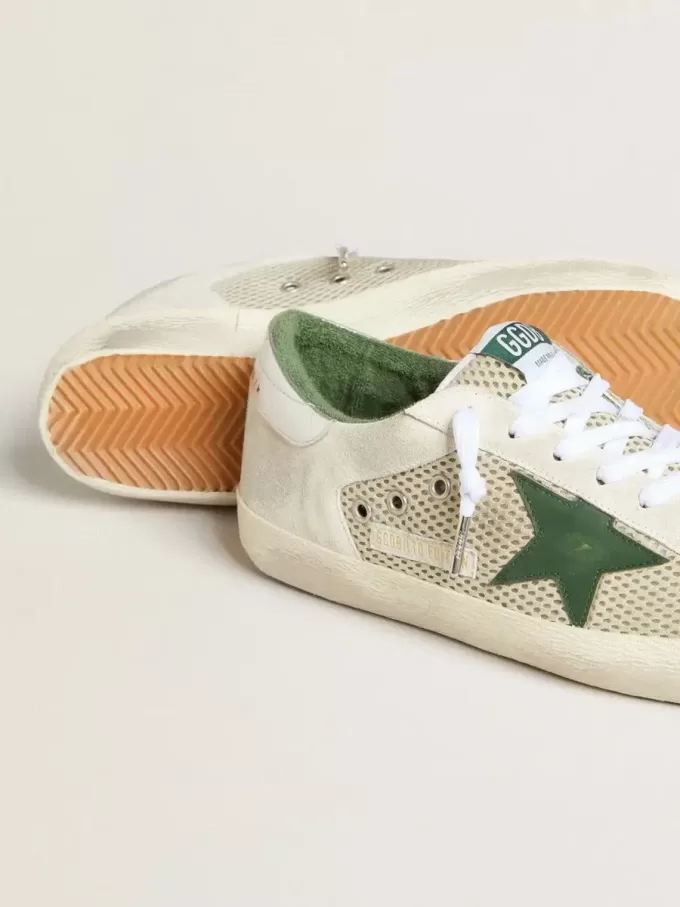 Super-Star LTD para hombre en ante blanco y malla con estrella de piel verde y lengüeta plateada en el talón Super-Star LTD para hombre en ante blanco y malla con estrella de piel verde y lengüeta plateada en el talón