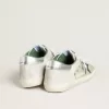 Super-Star LTD para hombre en ante blanco y malla con estrella de piel verde y lengüeta plateada en el talón Super-Star LTD para hombre en ante blanco y malla con estrella de piel verde y lengüeta plateada en el talón
