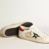 Super-Star LTD para hombre en ante con estrella metálica verde y lengüeta roja en el talón Super-Star LTD para hombre en ante con estrella metálica verde y lengüeta roja en el talón