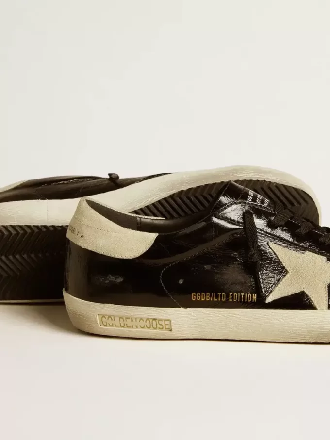 Super-Star LTD para hombre en charol negro con estrella y lengüeta en el talón de ante