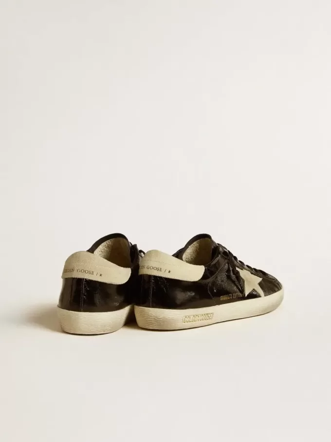 Super-Star LTD para hombre en charol negro con estrella y lengüeta en el talón de ante