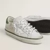 Super-Star LTD para mujer con estrella de cuero blanco y lengüeta del talón de ante verde. Super-Star LTD para mujer con estrella de cuero blanco y lengüeta del talón de ante verde.