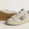 Super-Star LTD para mujer con estrella y lengüeta del talón de ante beige y bordado floral Super-Star LTD para mujer con estrella y lengüeta del talón de ante beige y bordado floral