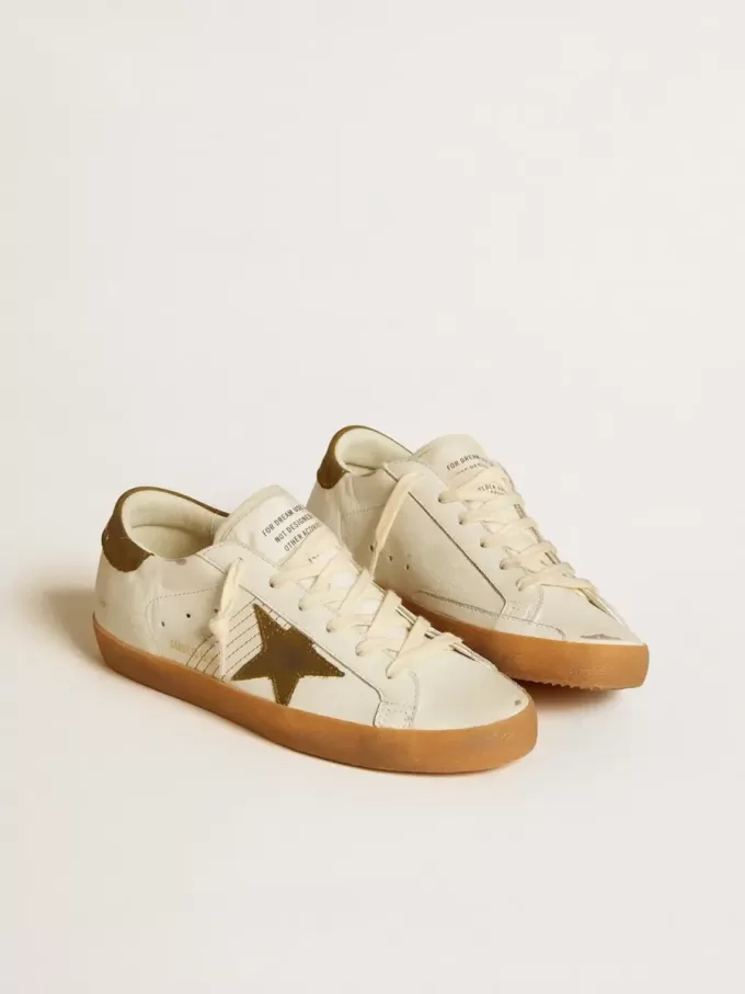 Super-Star LTD para mujer con estrella y lengüeta en el talón de nubuck verde militar Super-Star LTD para mujer con estrella y lengüeta en el talón de nubuck verde militar