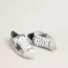 Super-Star LTD para mujer en ante blanco y malla con estrella de piel verde y lengüeta del talón de piel plateada metalizada Super-Star LTD para mujer en ante blanco y malla con estrella de piel verde y lengüeta del talón de piel plateada metalizada