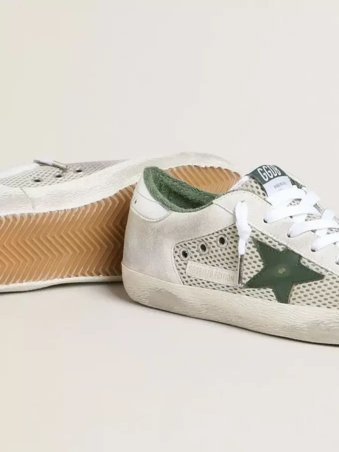 Super-Star LTD para mujer en ante blanco y malla con estrella de piel verde y lengüeta del talón de piel plateada metalizada Super-Star LTD para mujer en ante blanco y malla con estrella de piel verde y lengüeta del talón de piel plateada metalizada