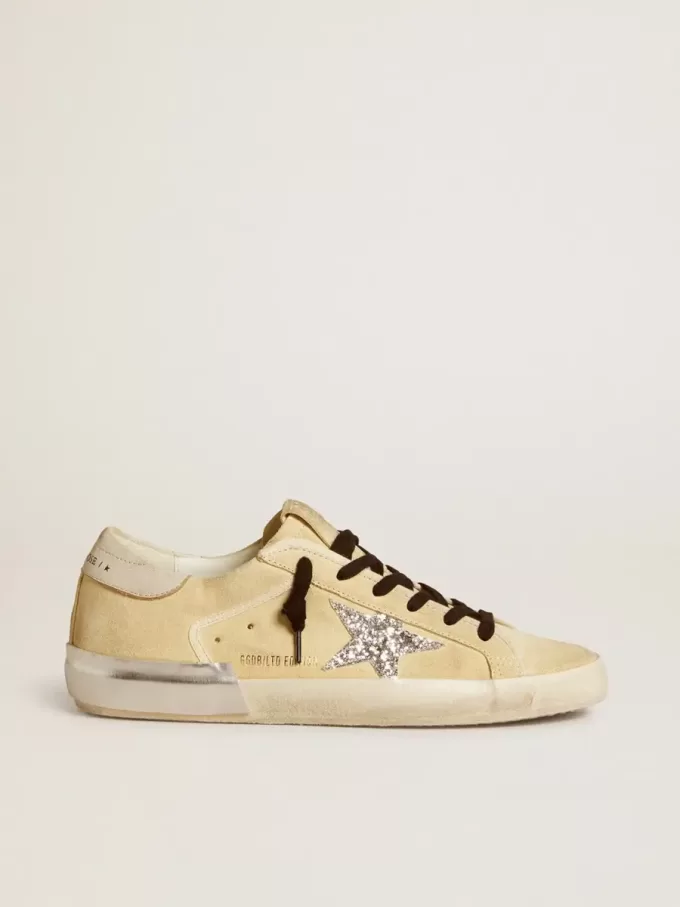 Super-Star LTD para mujer en ante con estrella brillante y lengüeta de cuero en el talón Super-Star LTD para mujer en ante con estrella brillante y lengüeta de cuero en el talón
