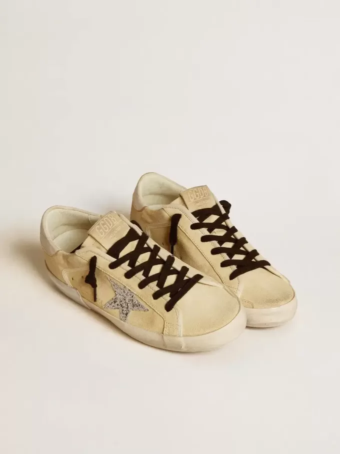 Super-Star LTD para mujer en ante con estrella brillante y lengüeta de cuero en el talón Super-Star LTD para mujer en ante con estrella brillante y lengüeta de cuero en el talón