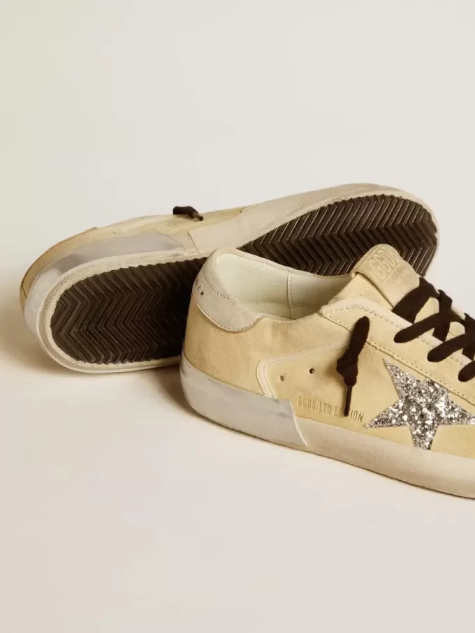 Super-Star LTD para mujer en ante con estrella brillante y lengüeta de cuero en el talón Super-Star LTD para mujer en ante con estrella brillante y lengüeta de cuero en el talón