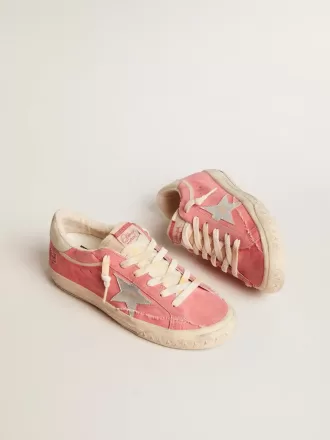 Super-Star LTD para mujer en ante rojo con estrella plateada y lengüeta de cuero en el talón Super-Star LTD para mujer en ante rojo con estrella plateada y lengüeta de cuero en el talón