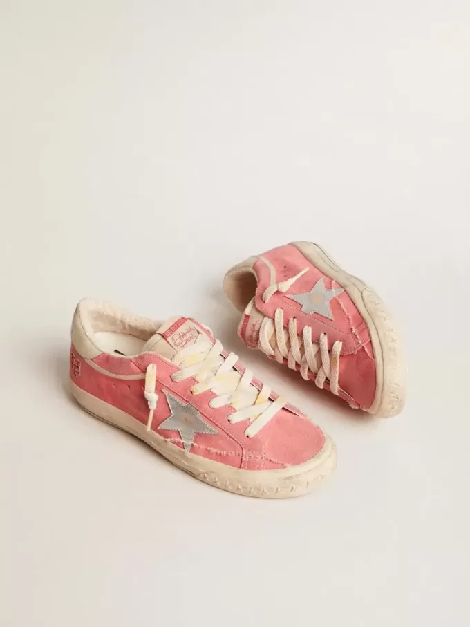Super-Star LTD para mujer en ante rojo con estrella plateada y lengüeta de cuero en el talón Super-Star LTD para mujer en ante rojo con estrella plateada y lengüeta de cuero en el talón