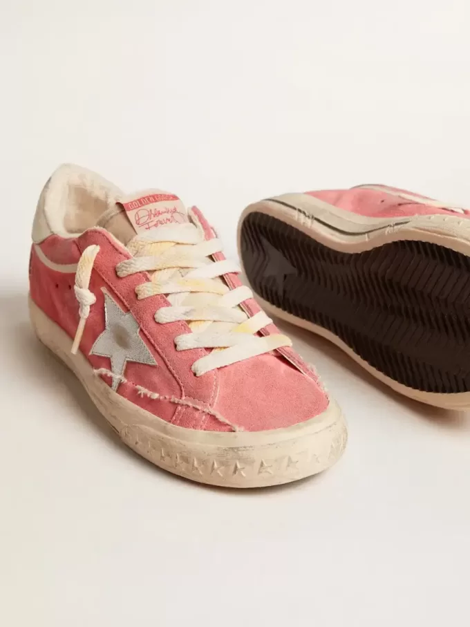 Super-Star LTD para mujer en ante rojo con estrella plateada y lengüeta de cuero en el talón Super-Star LTD para mujer en ante rojo con estrella plateada y lengüeta de cuero en el talón