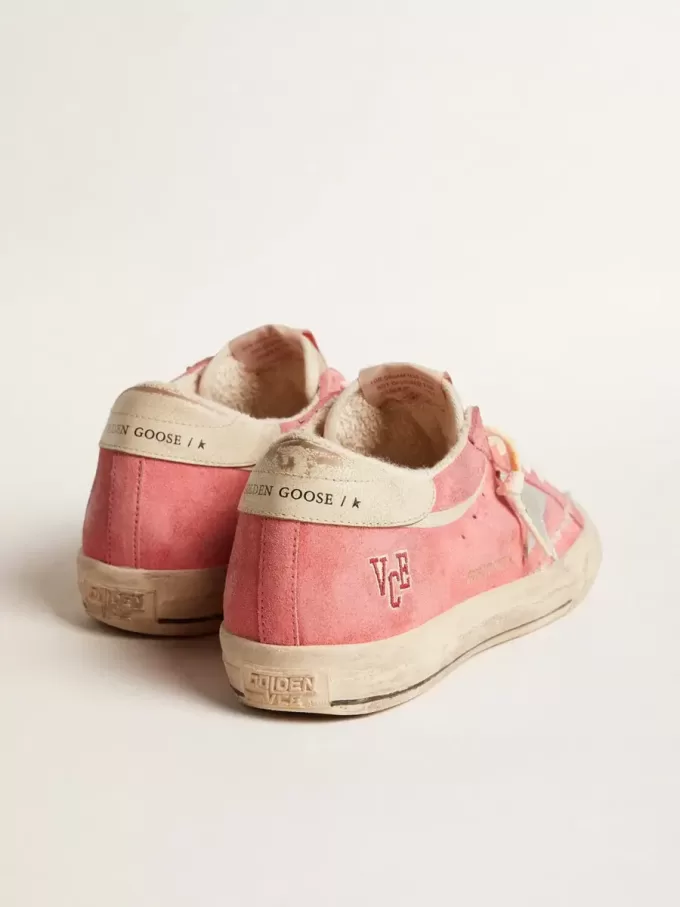 Super-Star LTD para mujer en ante rojo con estrella plateada y lengüeta de cuero en el talón Super-Star LTD para mujer en ante rojo con estrella plateada y lengüeta de cuero en el talón