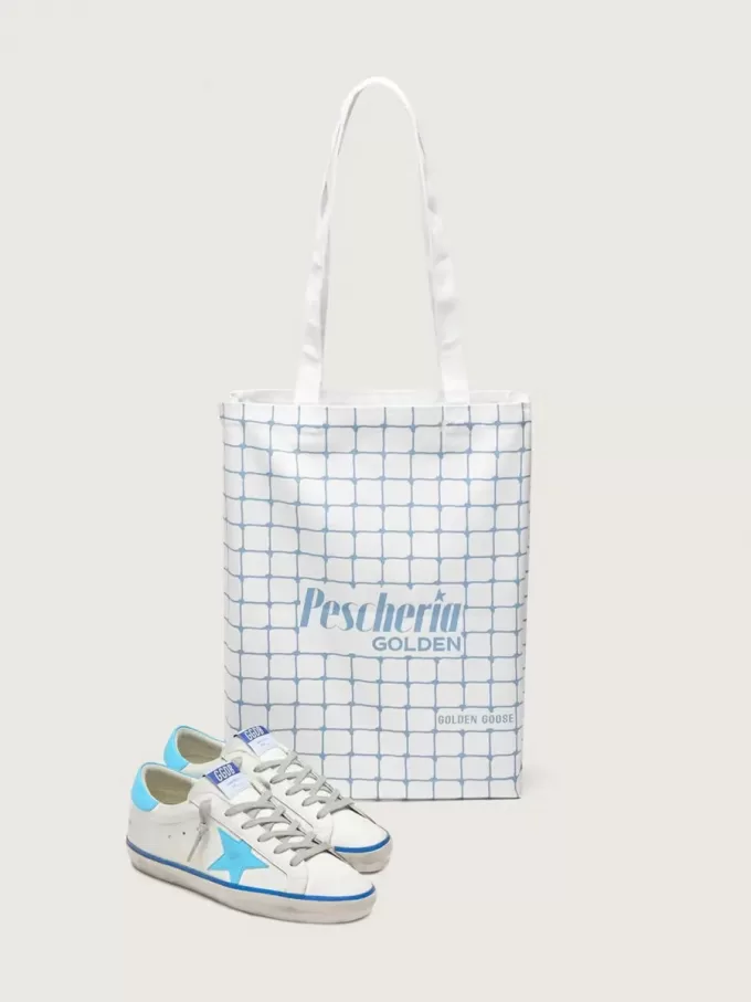 Super-Star LTD para mujer en piel blanca con estrella y lengüeta del talón en piel azul claro Super-Star LTD para mujer en piel blanca con estrella y lengüeta del talón en piel azul claro