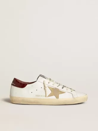 Super-Star para hombre con estrella de ante color arena y lengüeta trasera de piel con estampado de cocodrilo rojo Super-Star para hombre con estrella de ante color arena y lengüeta trasera de piel con estampado de cocodrilo rojo