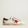 Super-Star para hombre con estrella de ante rojo y lengüeta de cuero verde en el talón