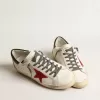 Super-Star para hombre con estrella de ante rojo y lengüeta de cuero verde en el talón