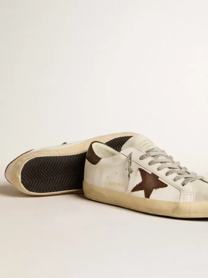 Super-Star para hombre con estrella de lona y lengüeta del talón de cuero marrón oscuro