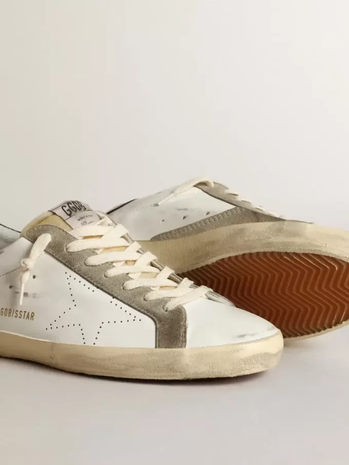 Super-Star para hombre con estrella perforada y lengüeta azul en el talón