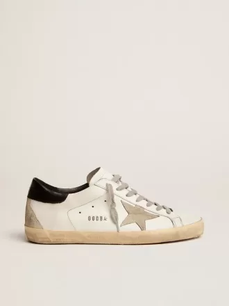 Super-Star para hombre con lengüeta negra en el talón y letras con tachuelas metálicas Super-Star para hombre con lengüeta negra en el talón y letras con tachuelas metálicas