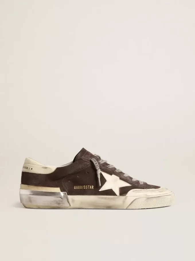 Super-Star para hombre en ante gris con estrella y lengüeta en el talón en napa cruda.