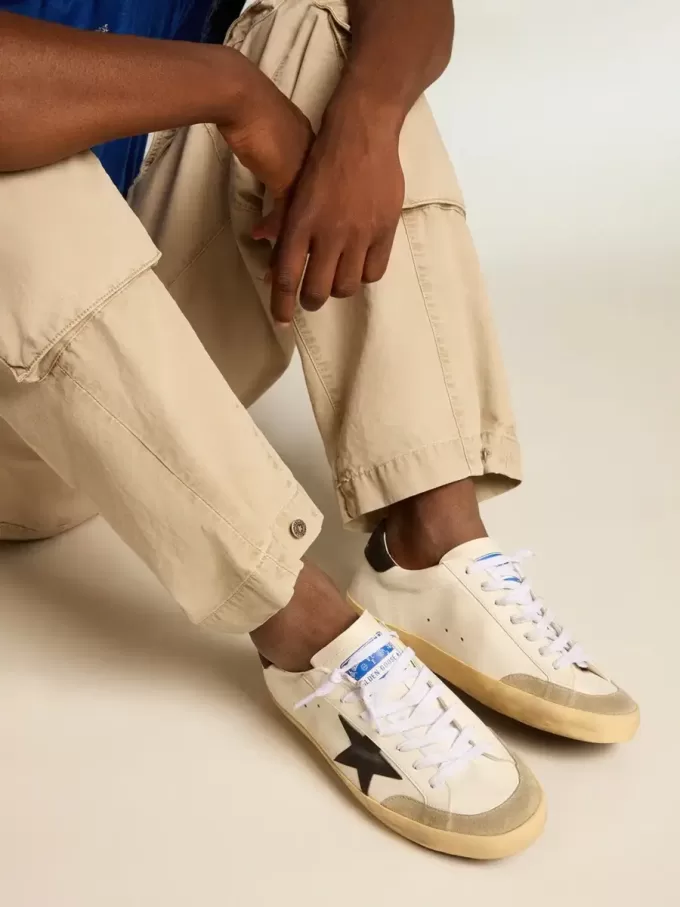 Super-Star para hombre en blanco de origen biológico con estrella y lengüeta en el talón en negro