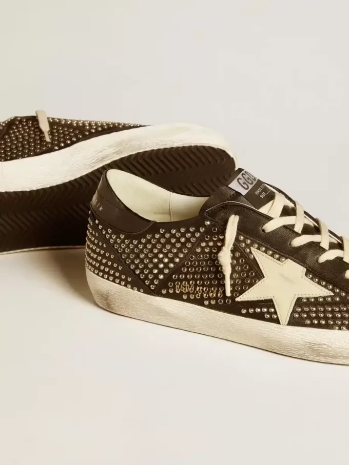 Super-Star para hombre en napa negra con tachuelas y estrella de cuero blanco