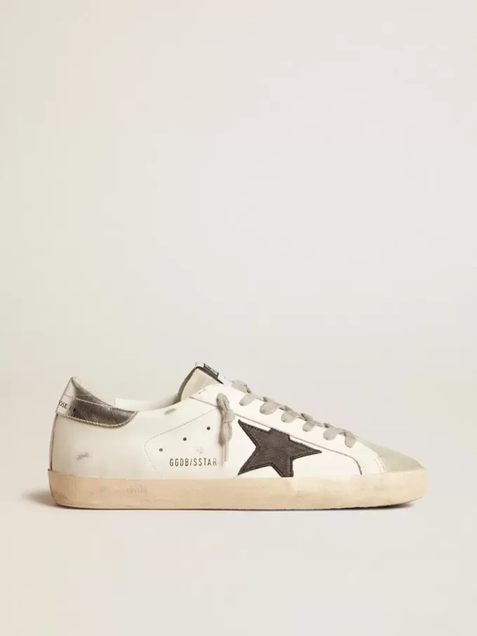 Super-Star para hombre en piel blanca con estrella de nubuck negro y lengüeta del talón en piel metalizada plateada Super-Star para hombre en piel blanca con estrella de nubuck negro y lengüeta del talón en piel metalizada plateada