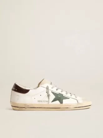 Super-Star para hombre en piel blanca con estrella verde y lengüeta con estampado animal en el talón Super-Star para hombre en piel blanca con estrella verde y lengüeta con estampado animal en el talón