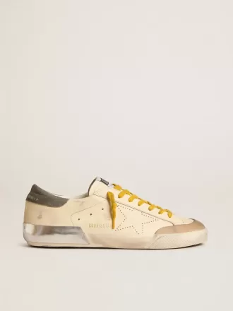 Super-Star para hombre en piel con estrella perforada y lengüeta del talón en ante gris Super-Star para hombre en piel con estrella perforada y lengüeta del talón en ante gris