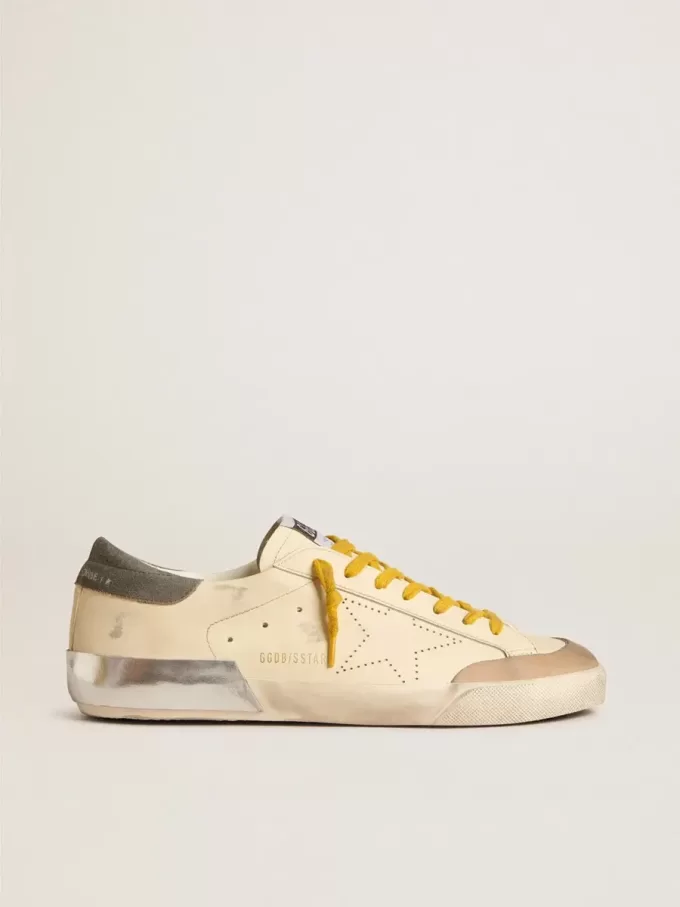 Super-Star para hombre en piel con estrella perforada y lengüeta del talón en ante gris Super-Star para hombre en piel con estrella perforada y lengüeta del talón en ante gris