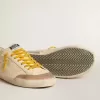 Super-Star para hombre en piel con estrella perforada y lengüeta del talón en ante gris Super-Star para hombre en piel con estrella perforada y lengüeta del talón en ante gris