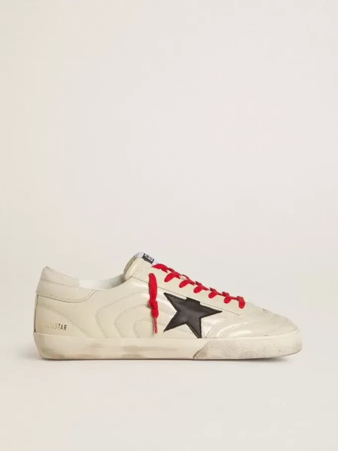 Super-Star para hombre en piel matelassé blanca brillante con estrella de piel negra Super-Star para hombre en piel matelassé blanca brillante con estrella de piel negra