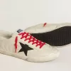 Super-Star para hombre en piel matelassé blanca brillante con estrella de piel negra Super-Star para hombre en piel matelassé blanca brillante con estrella de piel negra