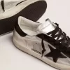 Super-Star para hombre en piel plateada Super-Star para hombre en piel plateada