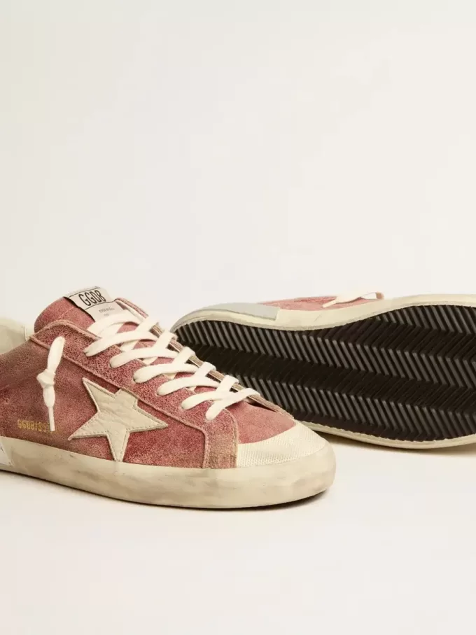 Super-Star para hombre en piel roja con estrella y lengüeta en el talón en nubuck color crema Super-Star para hombre en piel roja con estrella y lengüeta en el talón en nubuck color crema